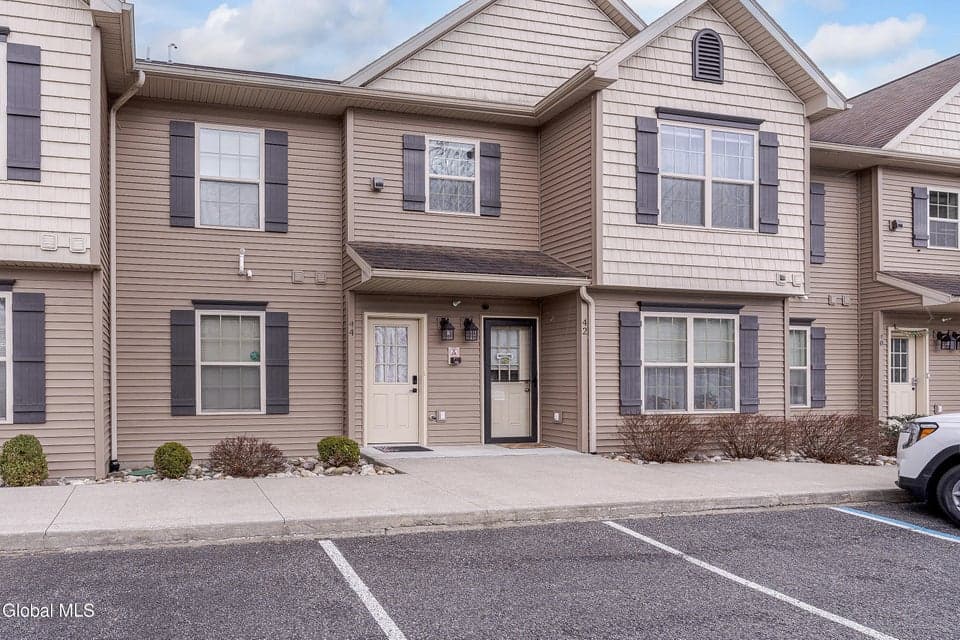 44 Kendall Drive, Bethlehem, NY 12054, photo 2