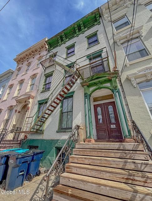 81 Ten Broeck Street, photo 1