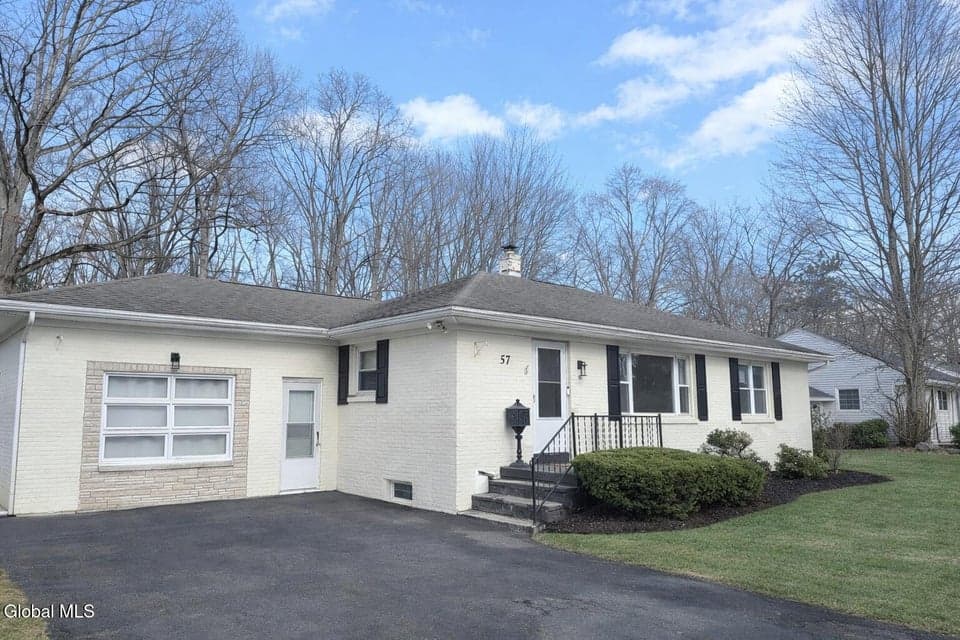 57 Brockley Drive, Bethlehem, NY, photo 2