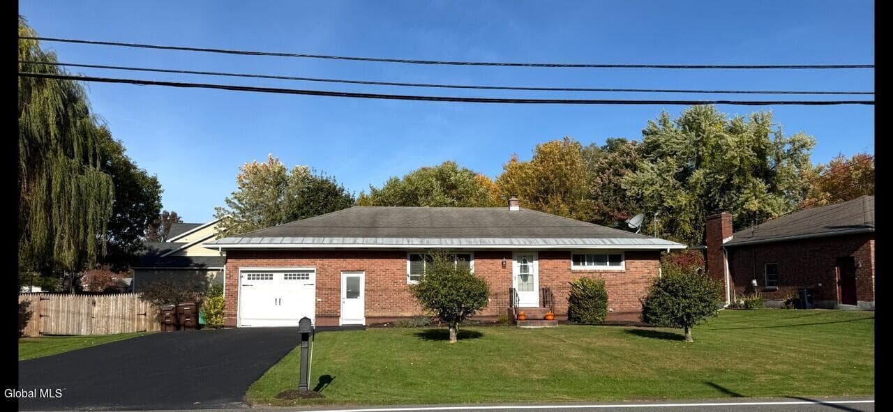 442 Russell Road, Bethlehem, NY, photo 3