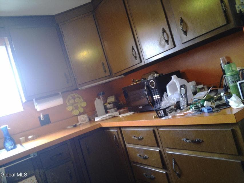 169 Pleasant Street, photo 3