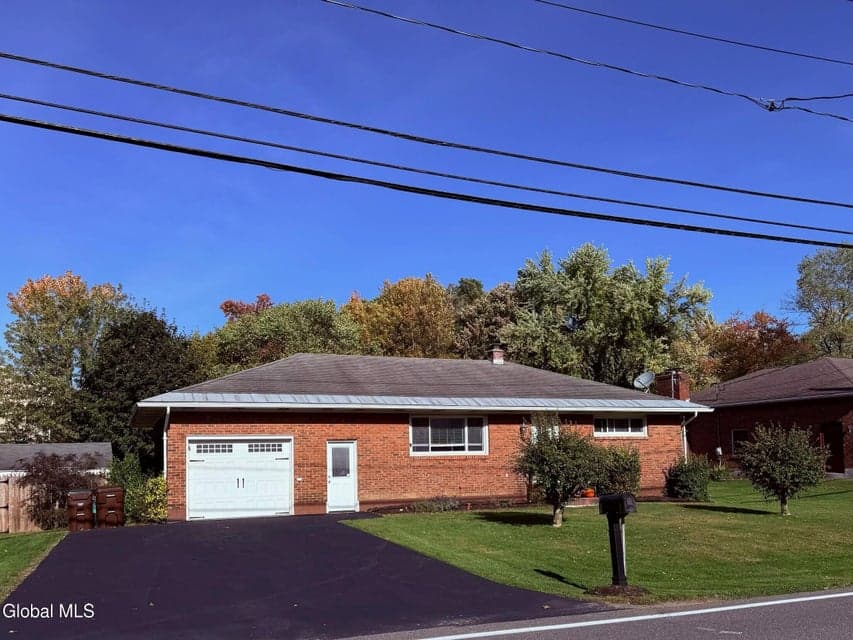 442 Russell Road, Bethlehem, NY, photo 1