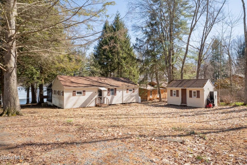 14 Bullis Priv Road, Edinburg, NY, photo 2