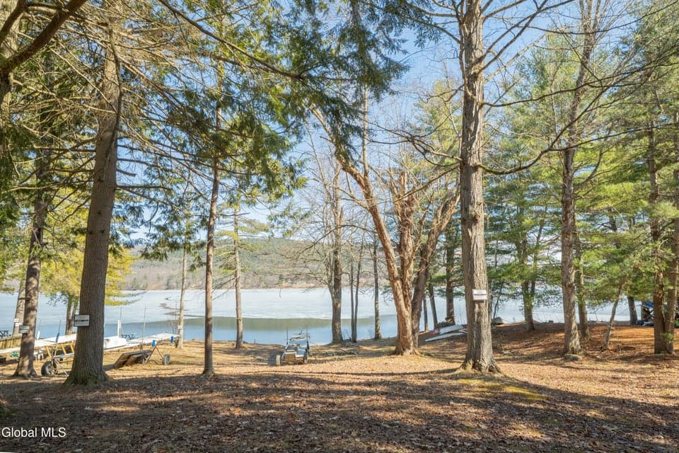 14 Bullis Priv Road, Edinburg, NY, photo 3