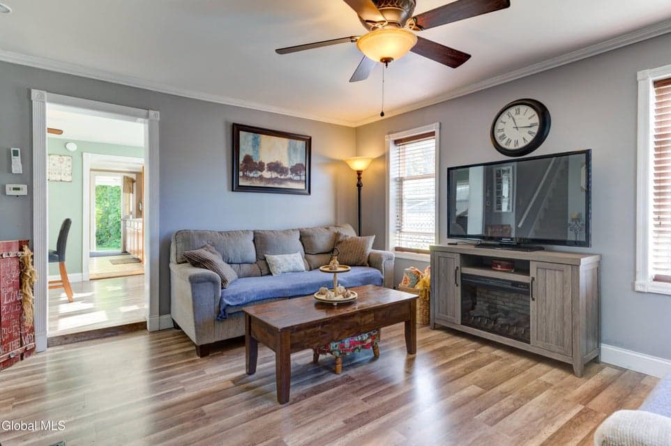 272 N Main Street, photo 2