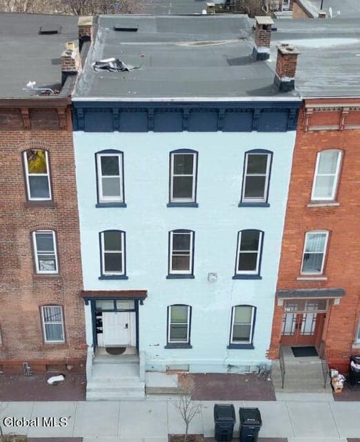 276 3rd Street, photo 1