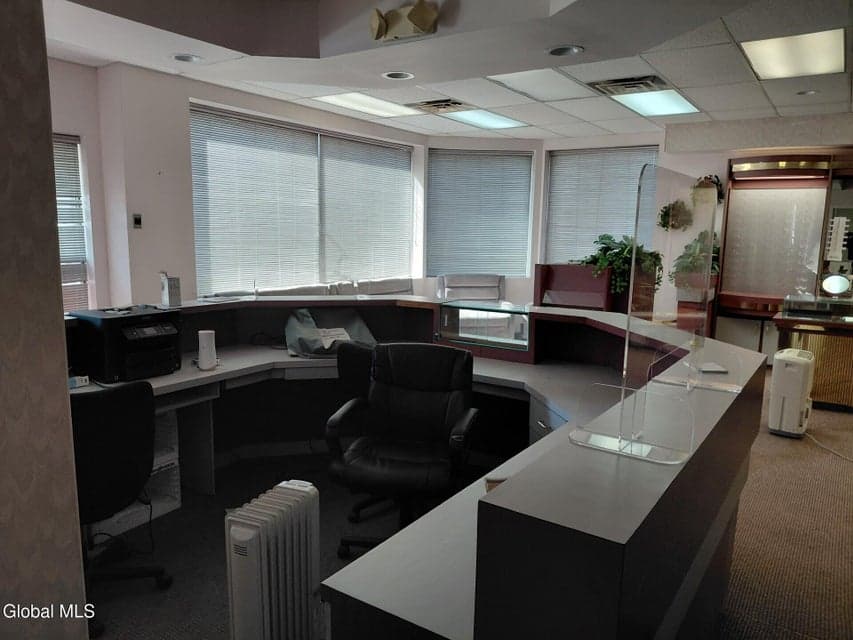 93 Guy Park Avenue, photo 3