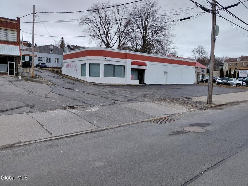 93 Guy Park Avenue, photo 1