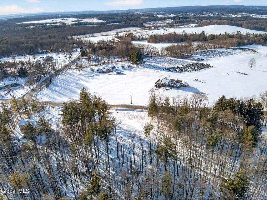 106 E County Road, photo 1