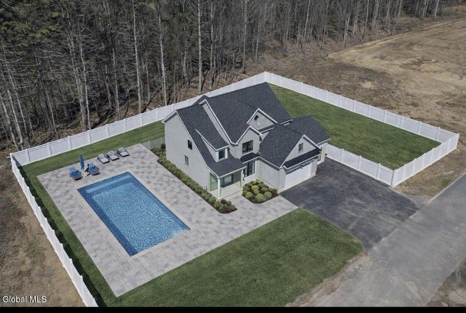 2 Wisteria Court, photo 2