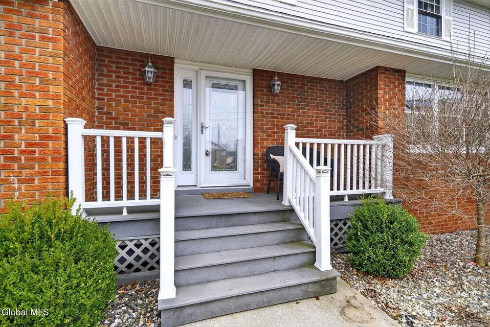 4 Albert Court, Colonie, NY 12110, photo 2
