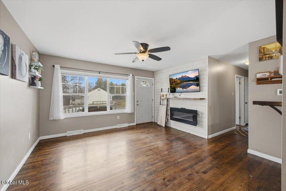 22 Ahern Avenue, Troy, NY 12180, photo 4
