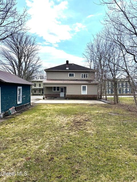 76 W Grand Street, photo 3