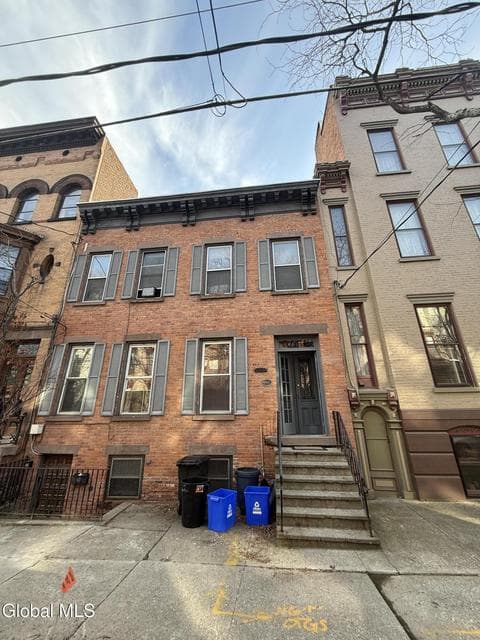 138 Lancaster Street, photo 1
