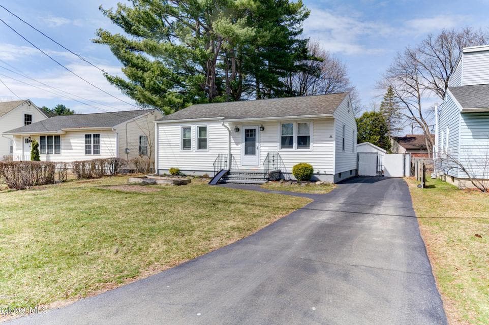 21 Sharpe Avenue, North Greenbush, NY, photo 2