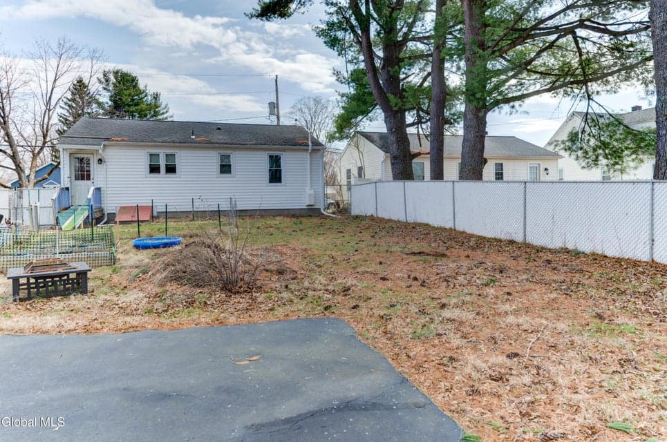21 Sharpe Avenue, North Greenbush, NY, photo 3