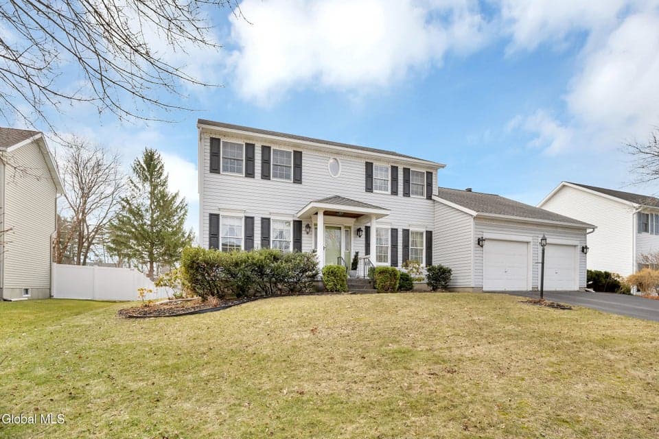 20 Valleywood Drive, Colonie, NY, photo 2