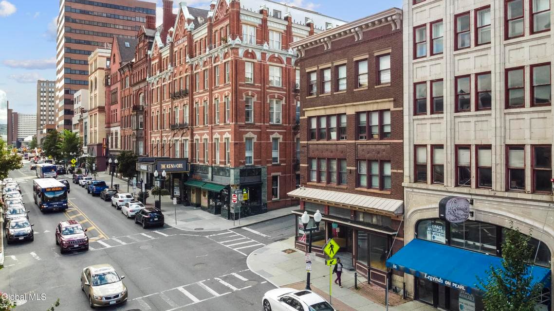 82 N Pearl Street, photo 5