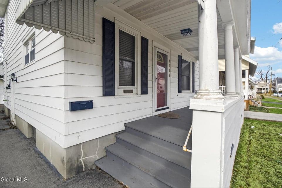 1916 Bradford Avenue, photo 3