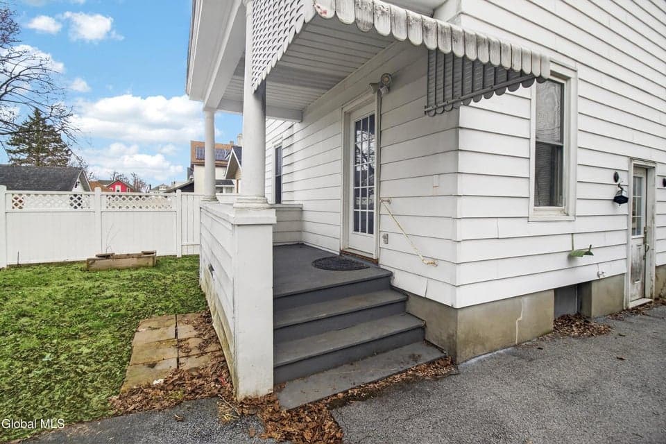 1916 Bradford Avenue, photo 4
