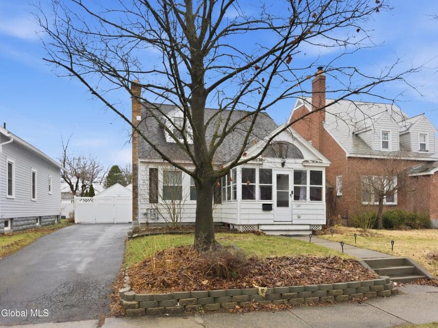 1327 Baker Avenue, photo 2