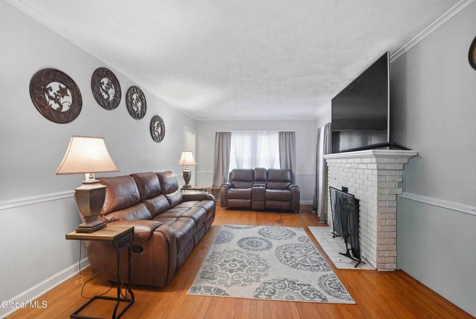 1327 Baker Avenue, photo 5