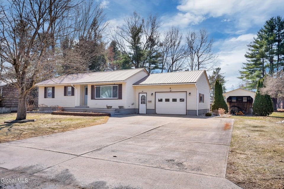 22 Thomas Avenue, Hudson Falls, NY 12839, photo 2