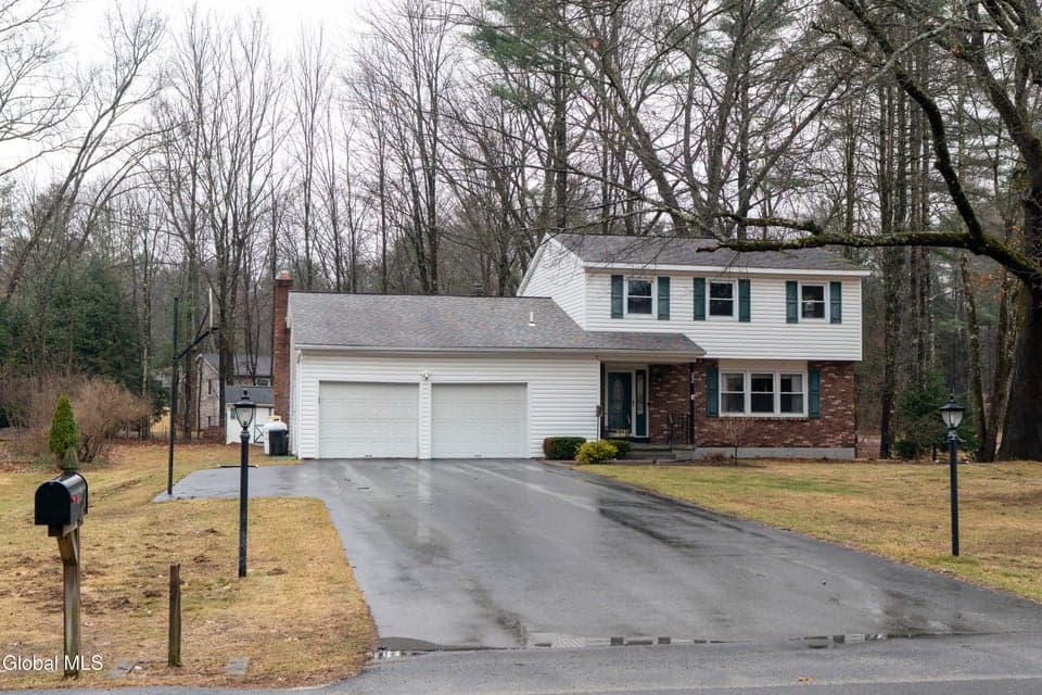 22 Fairway Boulevard, Wilton, NY, photo 2