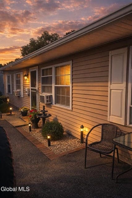 1043 Madison Avenue, Troy, NY, photo 2