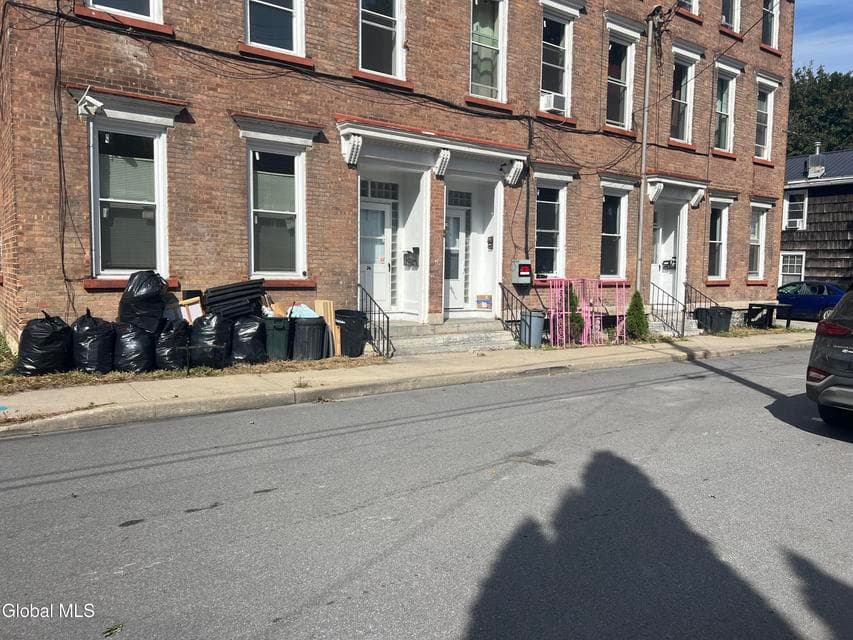 32 Division Street