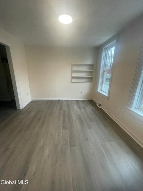 32 Division Street, photo 3