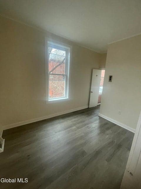 32 Division Street, photo 4