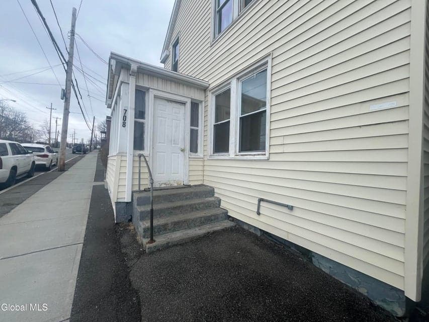 708 East Street, photo 3