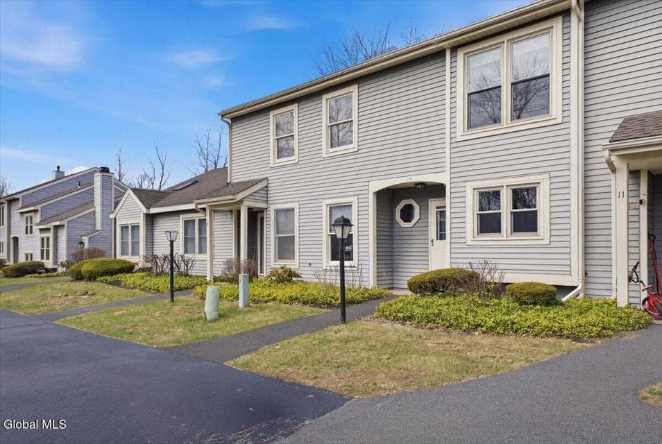 10 Minuteman Court, photo 1