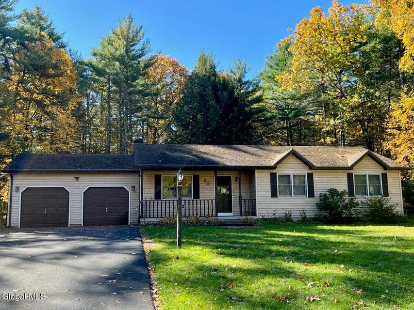 32 Linette Lane, Queensbury, NY, photo 1