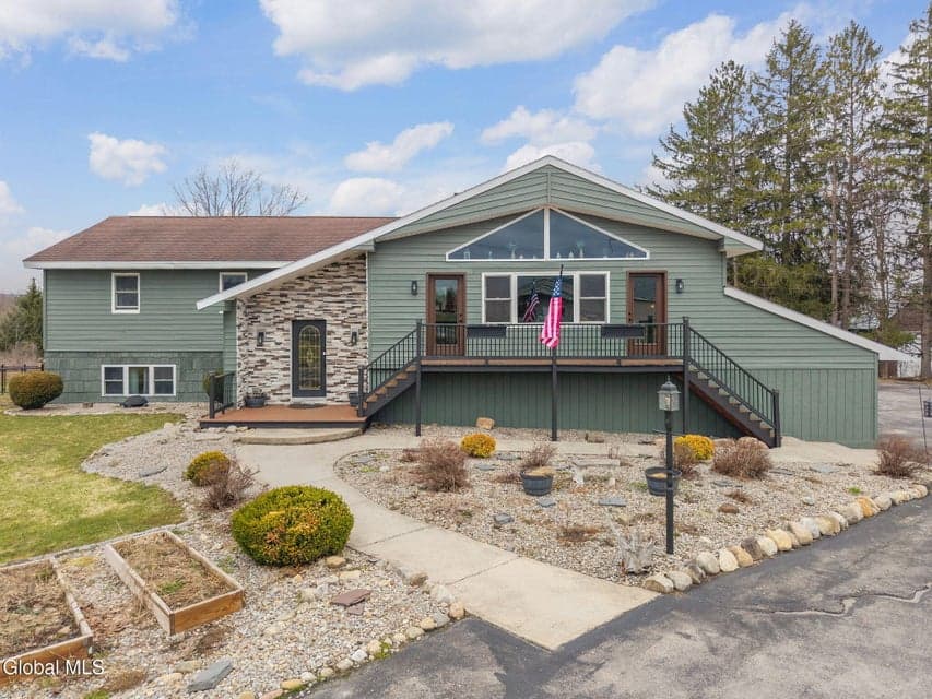 212 Spencer Road, photo 1