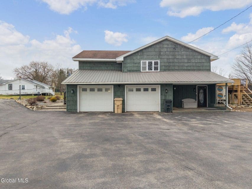 212 Spencer Road, photo 2