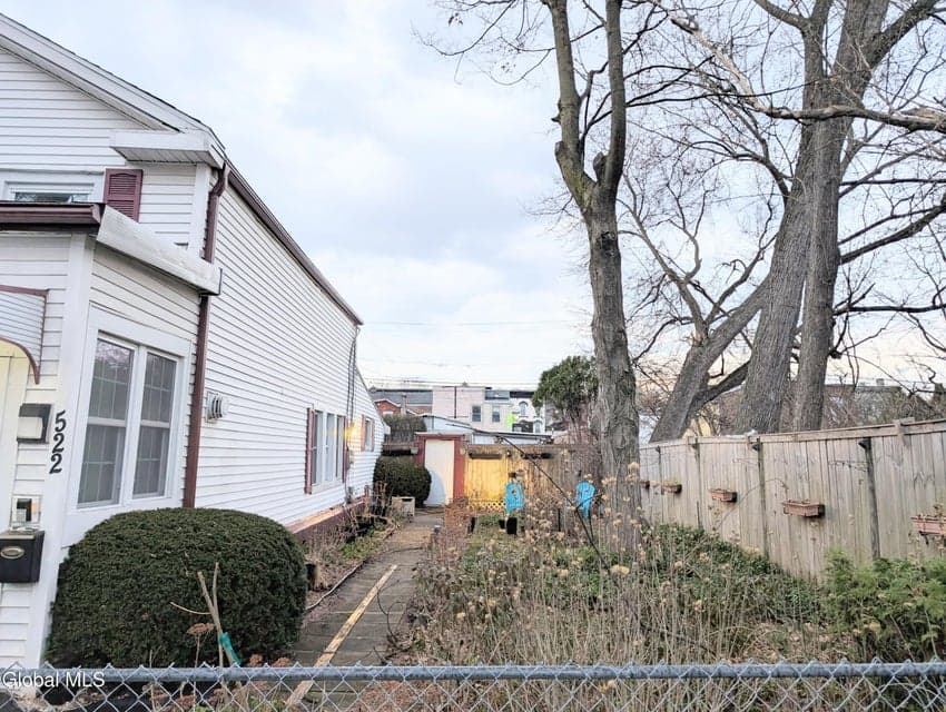 522 1st Avenue, photo 2