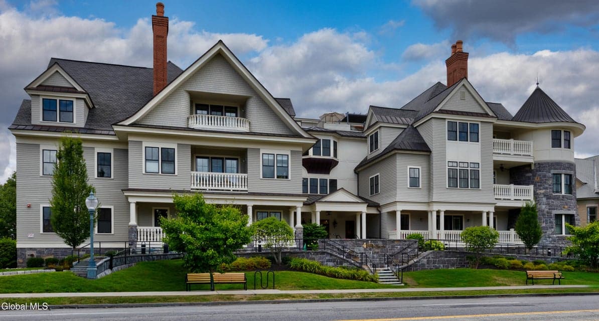 46 Union Avenue, photo 1