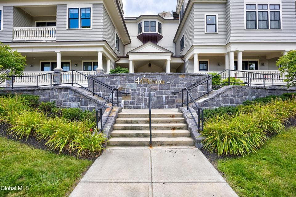 46 Union Avenue, photo 2