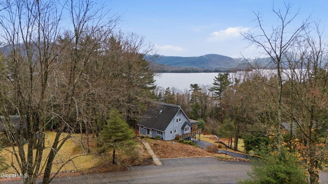 40 Ridgewood Court, photo 1
