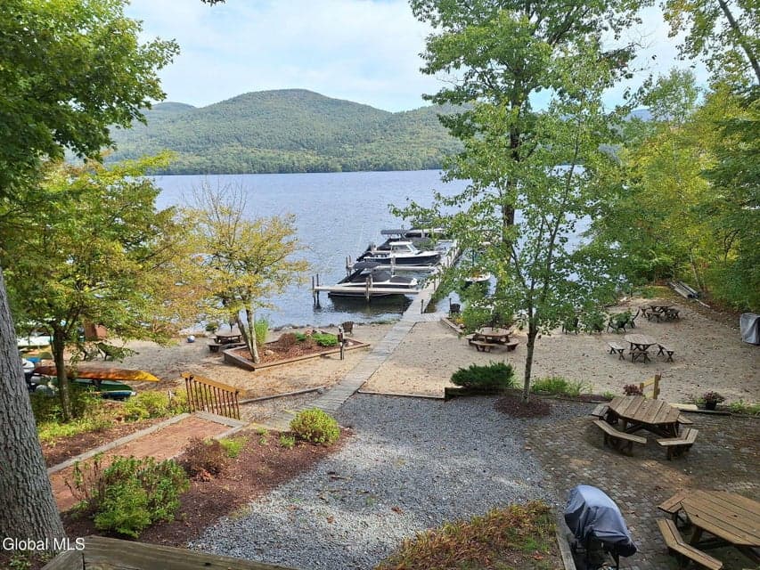 40 Ridgewood Court, photo 2