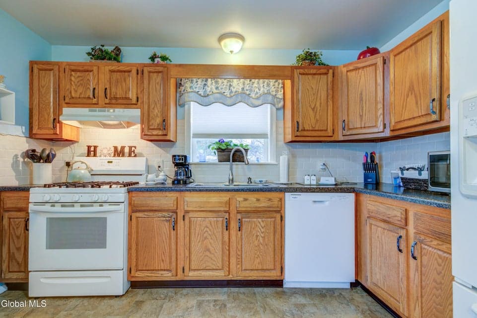 32 Richmond Street, Colonie, NY 12205, photo 4