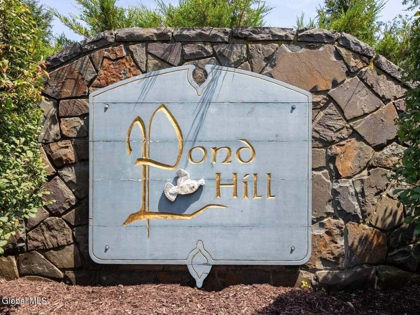 8 Fox Glove Court, North Greenbush, NY 12198, photo 3
