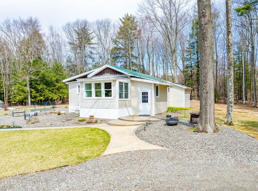 77 Davitt Lake Road