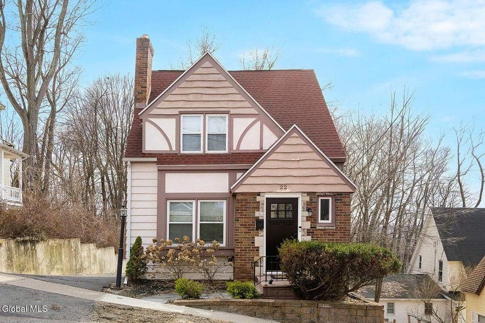 22 Frear Avenue, photo 1