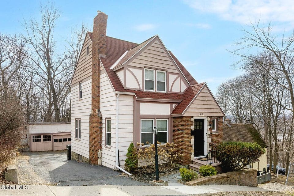 22 Frear Avenue, photo 2