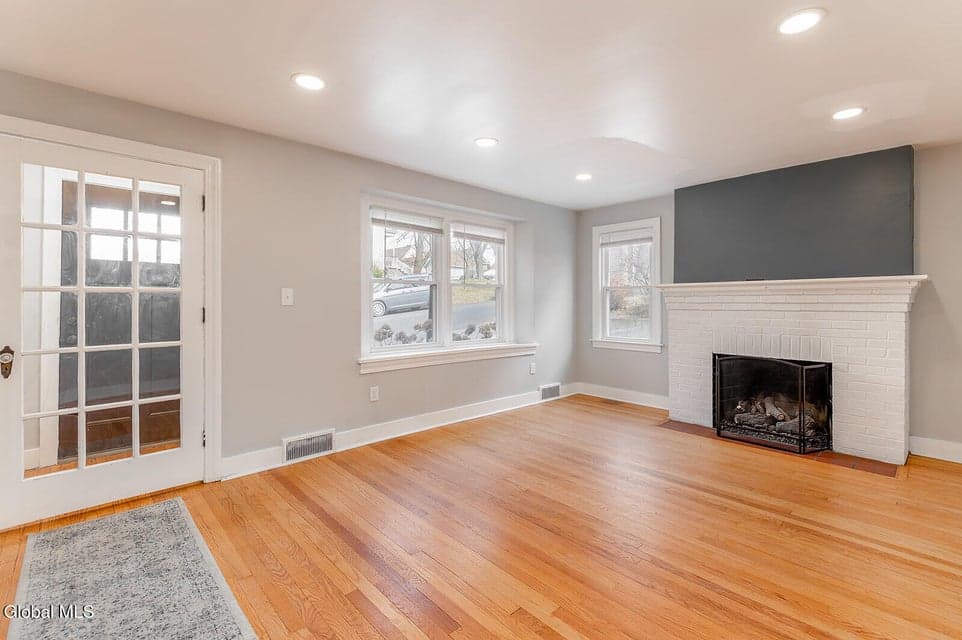 22 Frear Avenue, photo 3