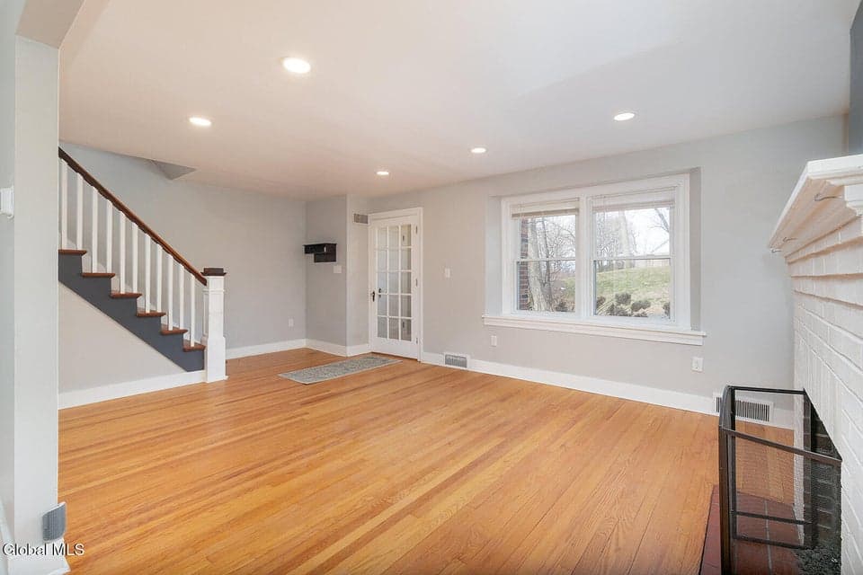 22 Frear Avenue, photo 4
