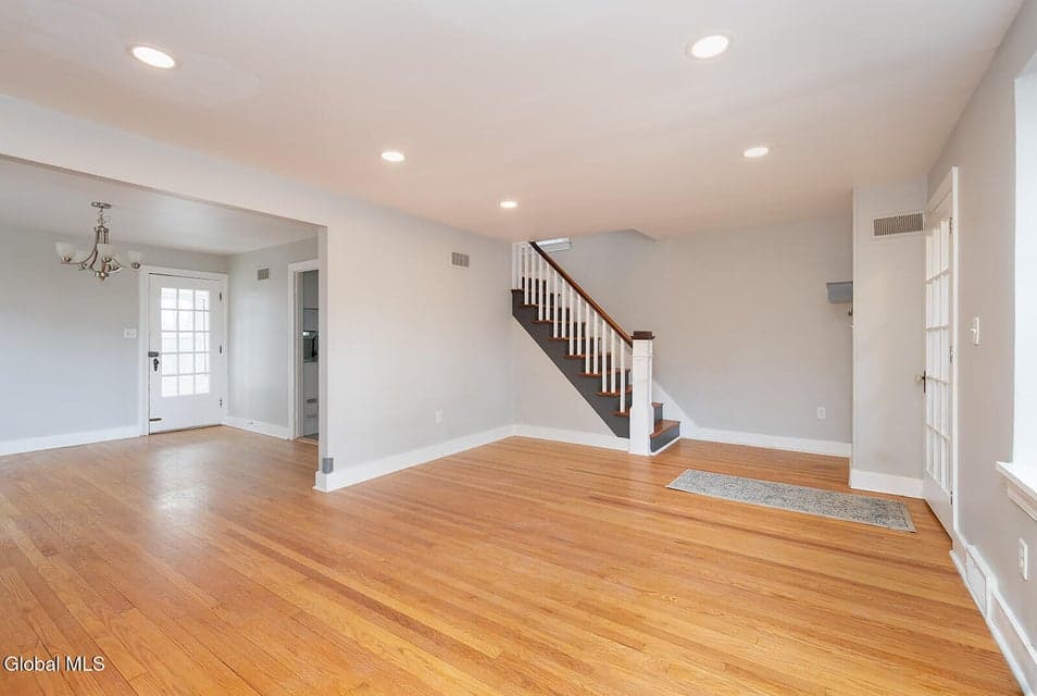 22 Frear Avenue, photo 5